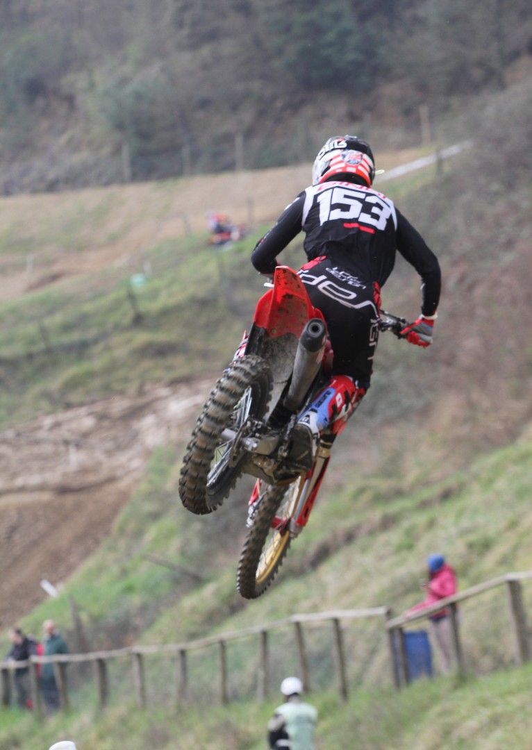 Riccardo Bindi vola verso la vittoria tra gli MX1 Fast
