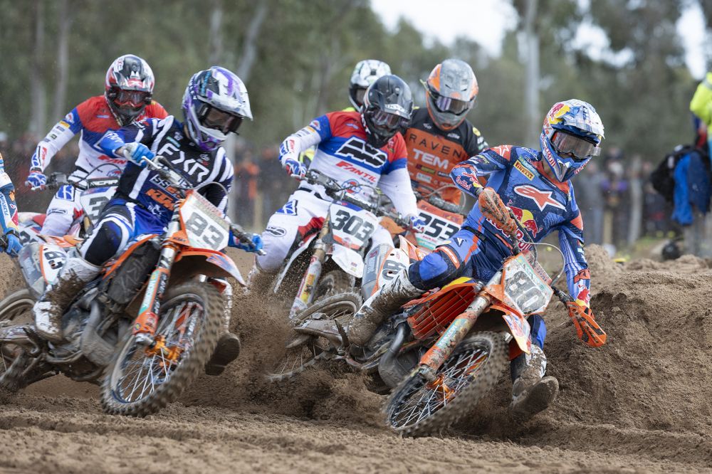 Una partenza MX1 ad Alghero con Adamo (#80) davanti a tutti (by Offroadproracing)